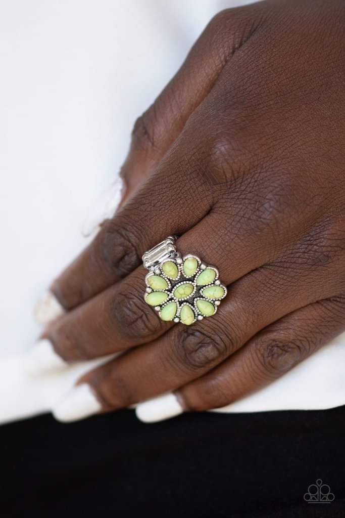 http://christines5treasures.com/cdn/shop/collections/rings-silver-green_1200x1200.jpg?v=1681791349