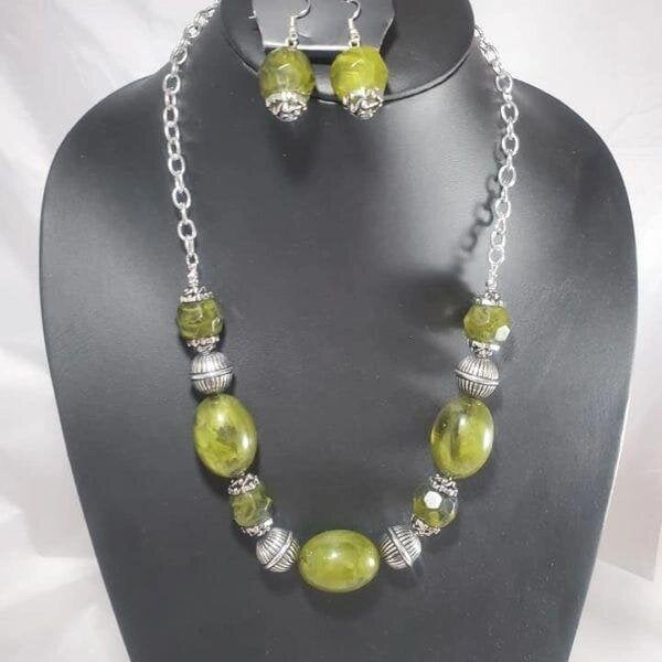 Ice Melt - Green Necklace ~ Paparazzi