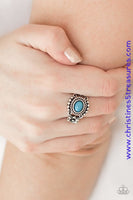 A refreshing blue bead is pressed into an ornate silver frame. Brushed in an antiqued shimmer, a pair of glistening silver flowers flank the colorful center for a summery finish. Features a dainty stretchy band for a flexible fit. Sold as one individual ring. P4WH-BLXX-129XX